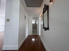 3750 NE 170th St, Unit 400 in North Miami Beach, FL - Foto de edificio - Building Photo