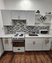 12742 SW 184th Ter in Miami, FL - Building Photo