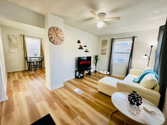 1316 Whiting St SW in Wyoming, MI - Foto de edificio - Building Photo