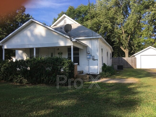 property at 102 S Jefferson St
