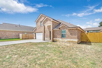 322 Carlos Leal Dr in Dayton, TX - Building Photo - Building Photo