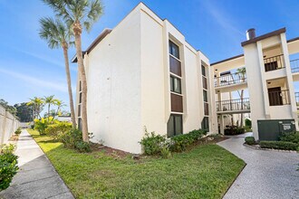 2211 Belleair Rd, Unit D4 in Clearwater, FL - Building Photo - Building Photo