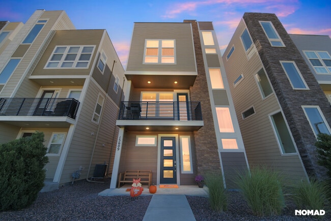 15609 E Broncos Pl in Englewood, CO - Building Photo - Building Photo