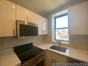 829 Beacon St, Unit 5B in Boston, MA - Building Photo - Building Photo