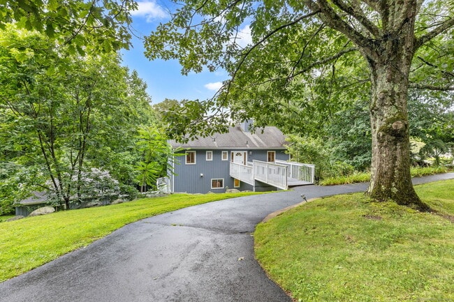 property at 15 Craig Ct