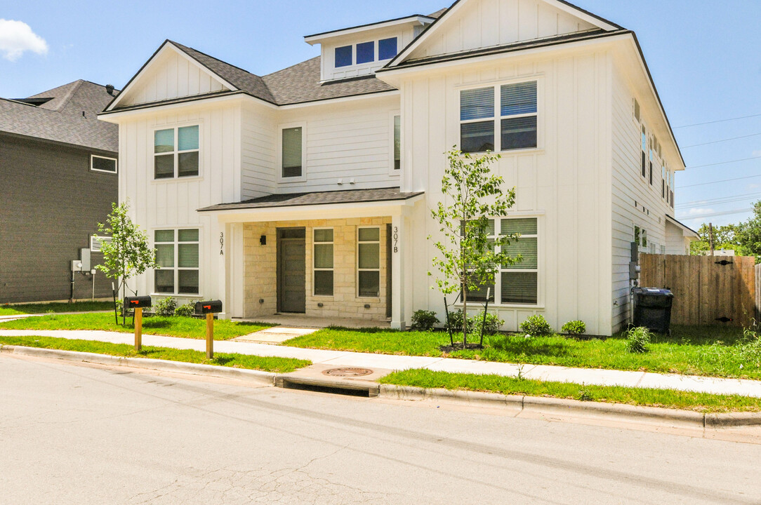 307 Cooner St in College Station, TX - Building Photo