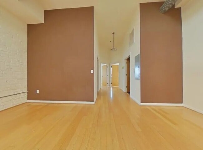 property at 1011 W Marshall St