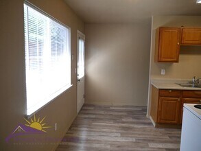 2801 Lerwick Rd in Sacramento, CA - Building Photo - Building Photo