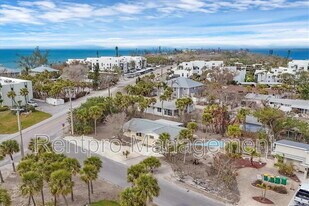 2825 N Beach Rd in Englewood, FL - Building Photo