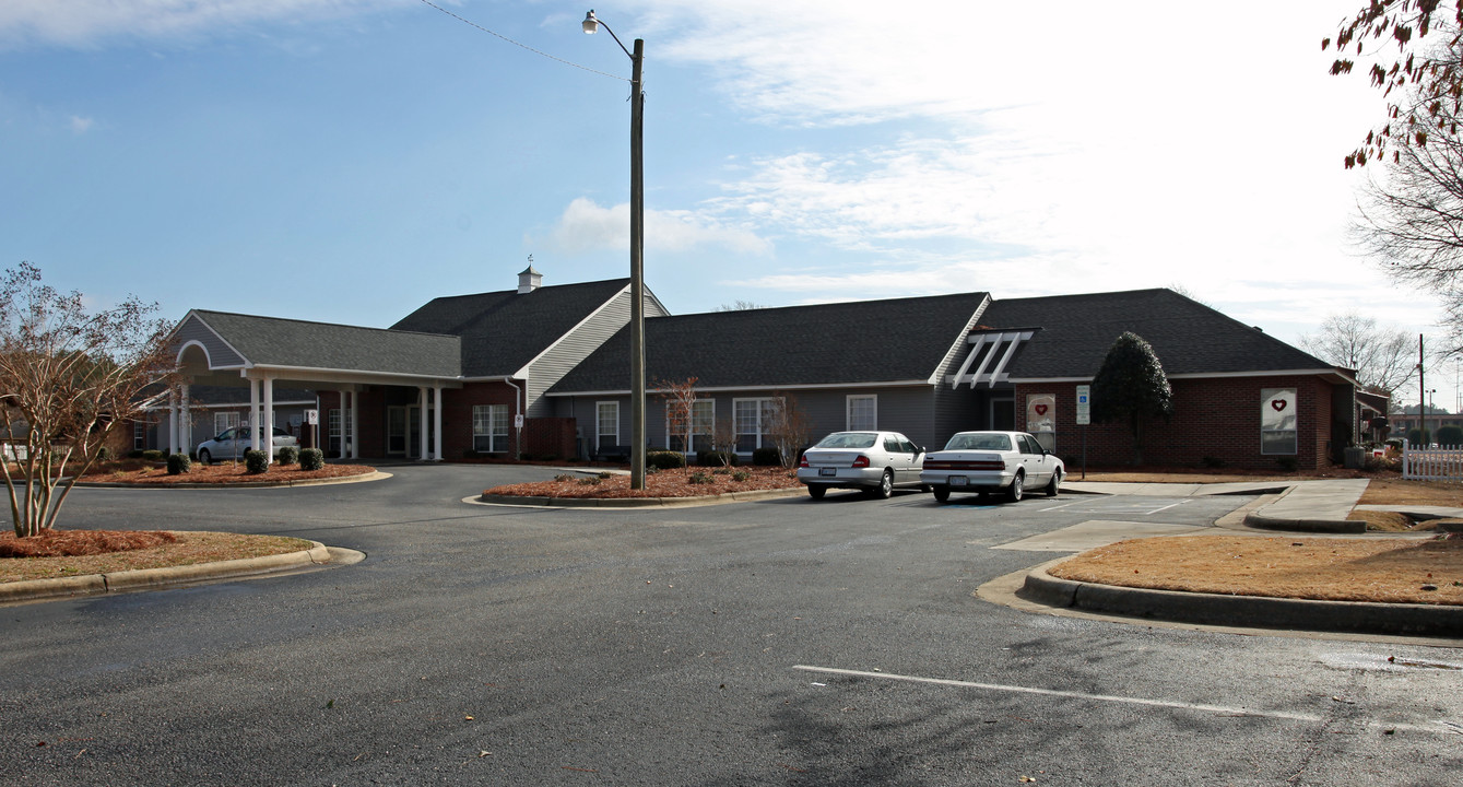 Crestfield Apartments in Benson, NC - Foto de edificio