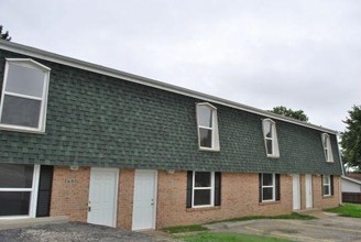 Maxville Meadows Apartments in Arnold, MO - Building Photo - Building Photo