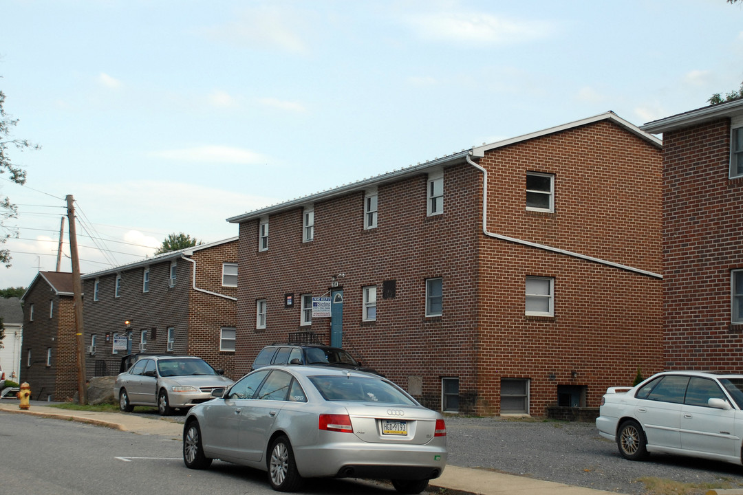 204 High St in Shippensburg, PA - Foto de edificio