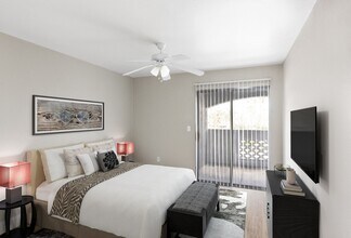 San Valiente in Phoenix, AZ - Foto de edificio - Building Photo