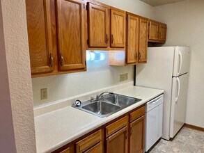 722 4th St, Unit E in Bowling Green, OH - Foto de edificio - Building Photo