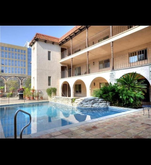 505 W 7th St in Austin, TX - Foto de edificio