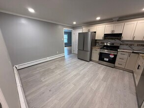 859 NY-50 in Burnt Hills, NY - Foto de edificio - Building Photo