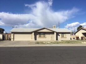 8952 W Royal Palm Rd in Peoria, AZ - Building Photo