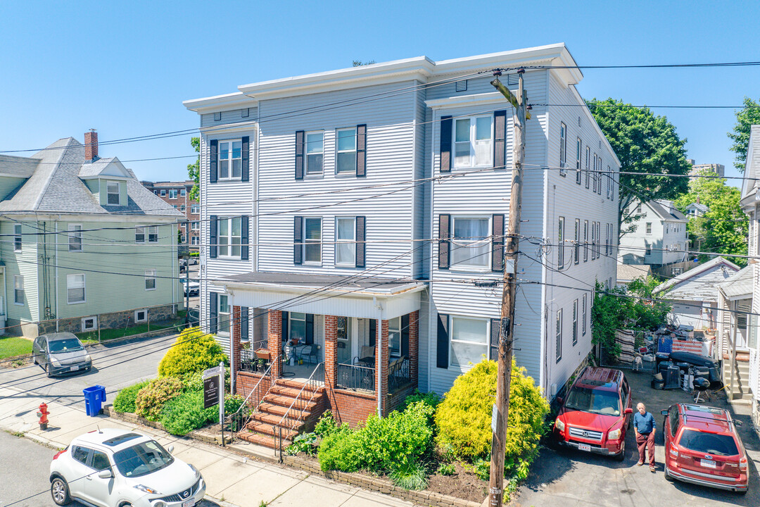 22 Auburn St in Malden, MA - Foto de edificio