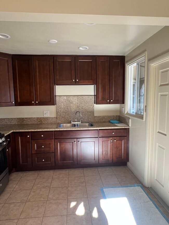 5264 Cahuenga Blvd, Unit 5264 in North Hollywood, CA - Building Photo - Building Photo