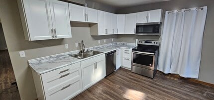 506 Bay St in Chippewa Falls, WI - Foto de edificio - Building Photo