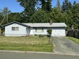 14713 47th Ave W in Lynnwood, WA - Building Photo