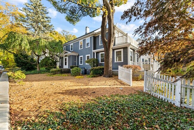 38 Cabot St in Newton, MA - Building Photo - Building Photo