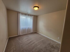 1097 S 1875 W, Unit Bright basement apartment in Syracuse, UT - Building Photo - Building Photo