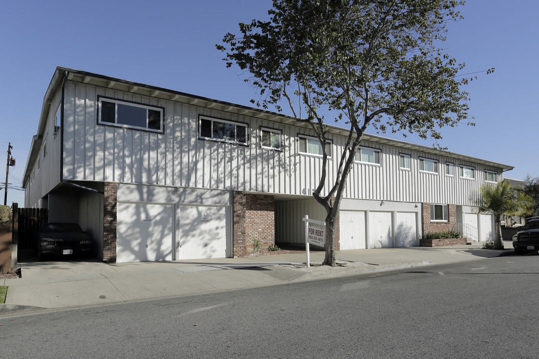 4122 Deeboyar Ave in Lakewood, CA - Building Photo