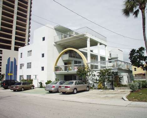 East Wind Apartments in Fort Lauderdale, FL - Building Photo - Building Photo