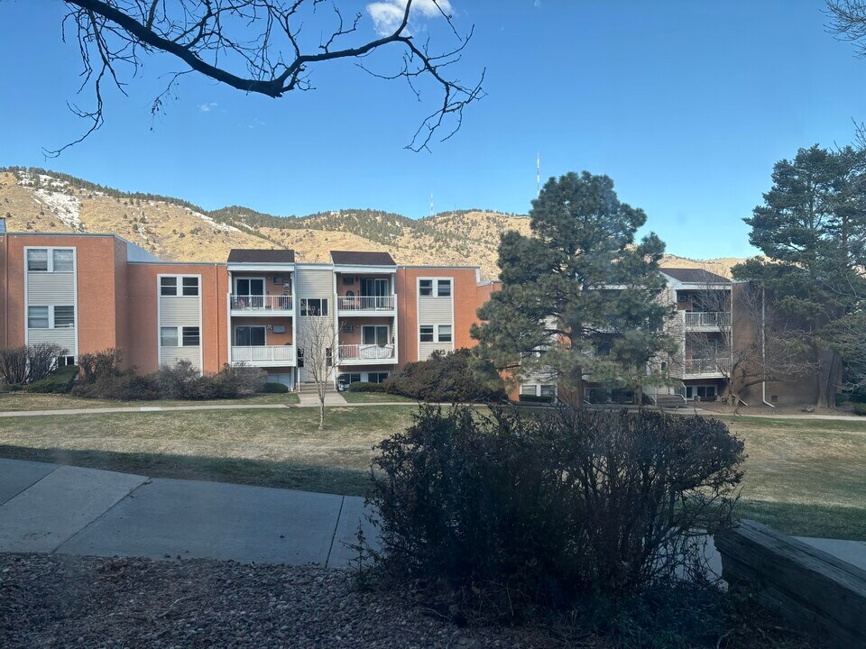 501 Golden Cir, Unit Golden Ridge 7-102 in Golden, CO - Building Photo