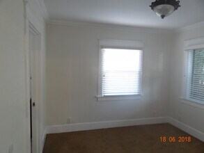 621 W Queen St in Inglewood, CA - Building Photo - Building Photo