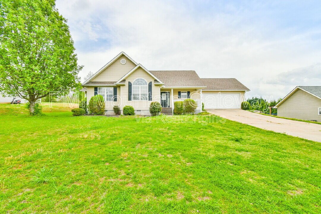 111 Ash Wood Ln in Cleveland, GA - Building Photo