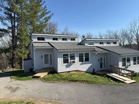 7074 Hickman Cemetery Rd in Radford, VA - Building Photo