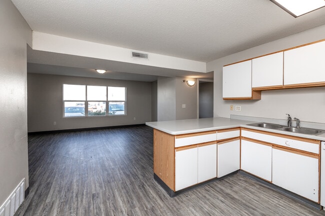 Miller Avenue Estates in Cedar Rapids, IA - Foto de edificio - Interior Photo