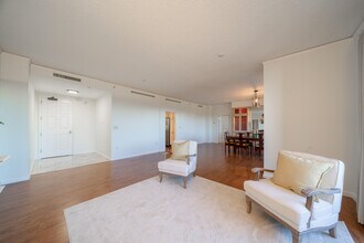 1 Towers Park Ln in San Antonio, TX - Building Photo - Building Photo