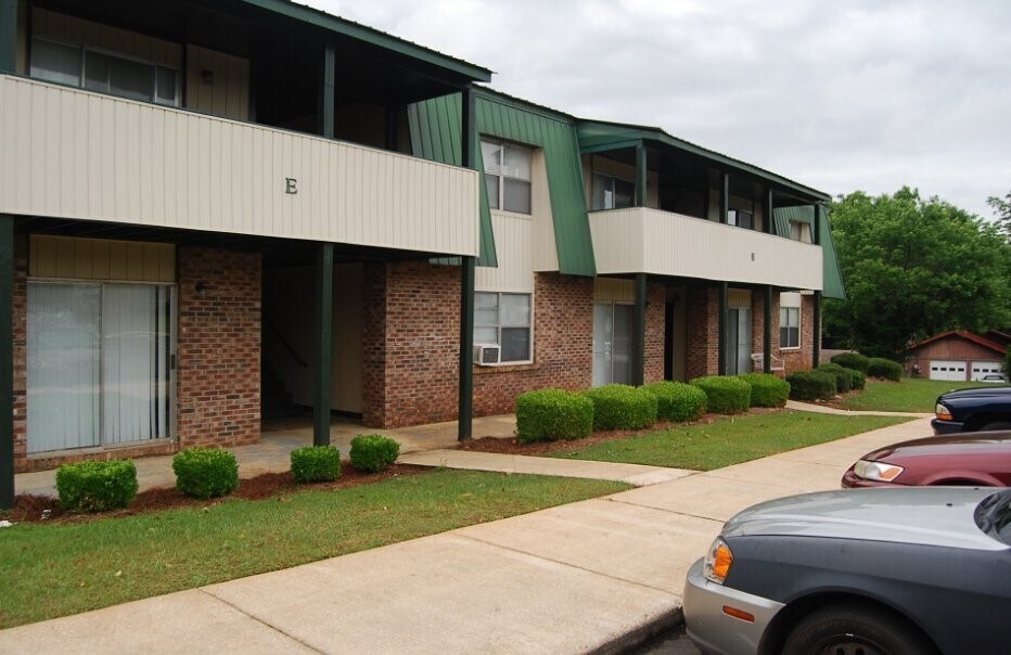 103 Apache Dr in Enterprise, AL - Building Photo