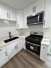 The Fullerton in Santa Clarita, CA - Building Photo - Building Photo