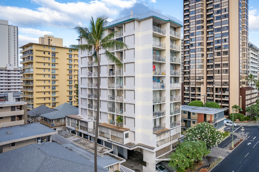 Pacific International Condos in Honolulu, HI - Building Photo