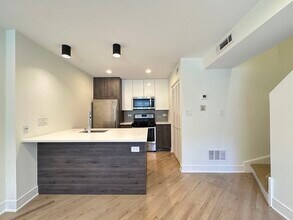 947 W Grace St in Chicago, IL - Building Photo - Building Photo