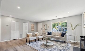 13512 Apple Barrel Ct in Herndon, VA - Building Photo - Building Photo