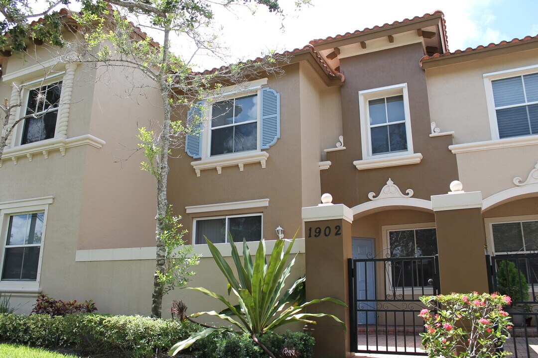 6550 Morgan Hill Trail-Unit -1902 in Royal Palm Beach, FL - Building Photo