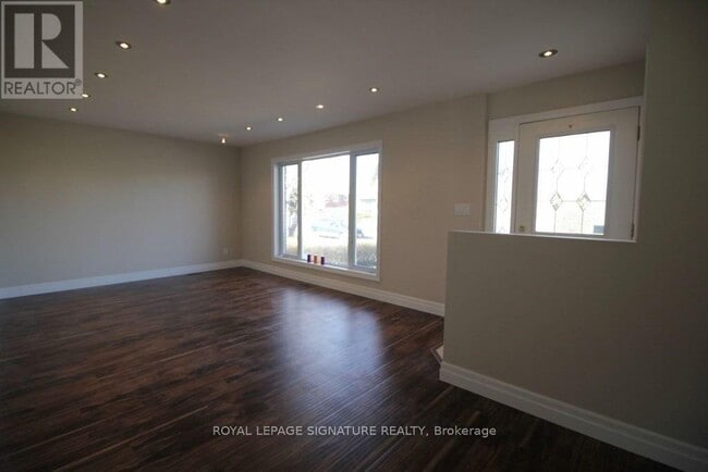 18 Independence Dr in Toronto, ON - Building Photo - Building Photo