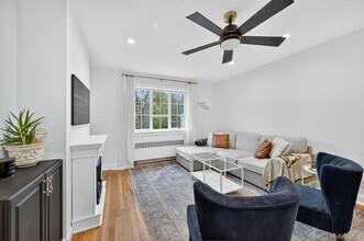 42 Nathan Hale Dr in Huntington, NY - Building Photo - Building Photo