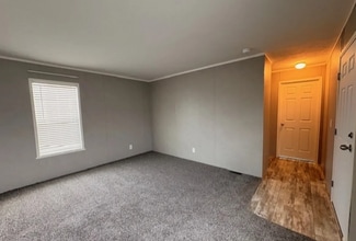 180 W Orleans Ct in Howell, MI - Foto de edificio - Building Photo