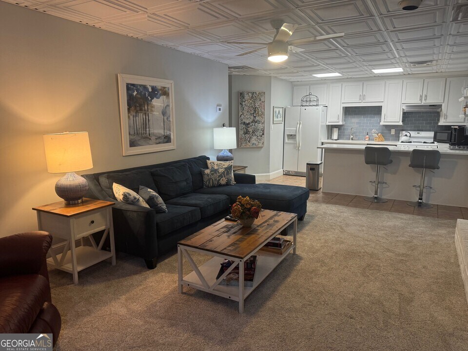 2091 Emerald Dr in Loganville, GA - Building Photo