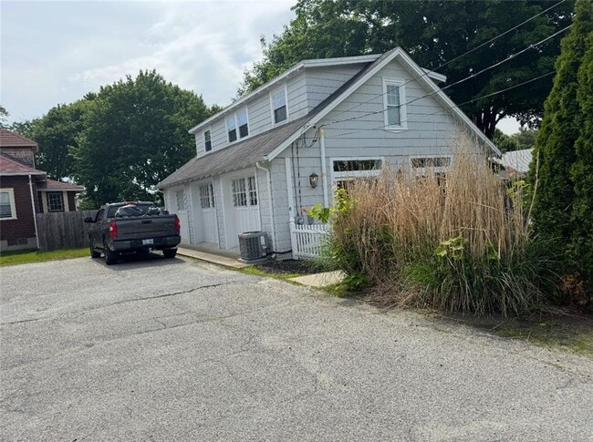 634 Putnam Pike