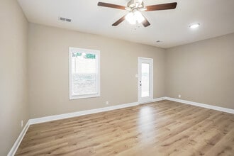 3385 Polly Dr in Clarksville, TN - Foto de edificio - Building Photo