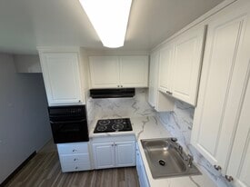 2070 Latham St in Mountain View, CA - Building Photo