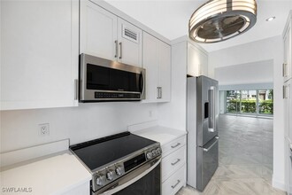 212 Banyan Blvd in Naples, FL - Building Photo - Building Photo