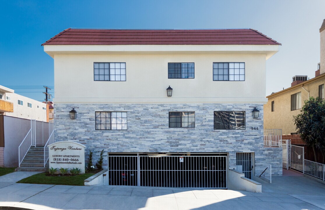544 E Tujunga Ave in Burbank, CA - Building Photo